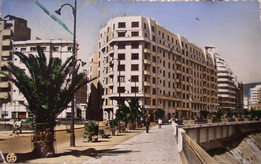 ORAN LE BOULEVARD FRONT DE MER.JPG